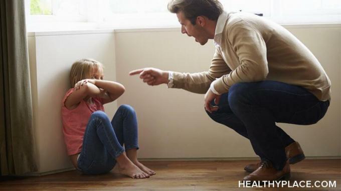 Creșterea cu succes a părinților în timp ce trăiești cu PTSD complexă poate fi dificilă, dar nu imposibilă. Aflați cum să fiți cel mai bun părinte pe care îl puteți afla la HealthyPlace.
